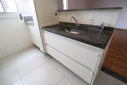 Cozinha de apartamento para alugar com 2 quartos, 50m² em Chácaras Tubalina E Quartel, Uberlândia