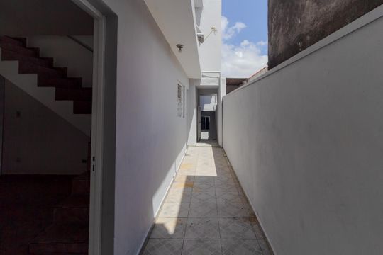 Corredor Externo de casa para alugar com 5 quartos, 250m² em Jardim Machado, São Paulo