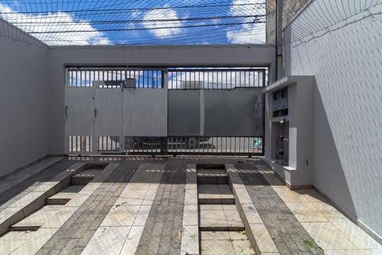 Garagem de casa para alugar com 5 quartos, 250m² em Jardim Machado, São Paulo