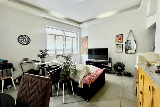 Sala de apartamento à venda com 2 quartos, 66m² em Copacabana, Rio de Janeiro