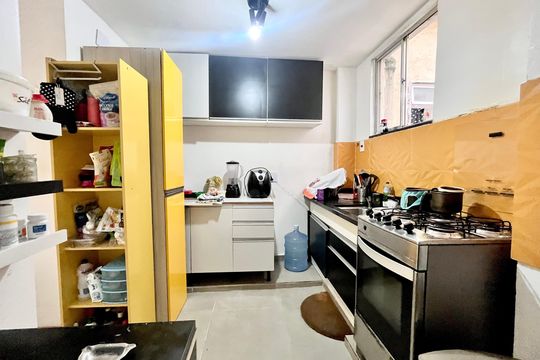 Cozinha de apartamento à venda com 2 quartos, 66m² em Copacabana, Rio de Janeiro