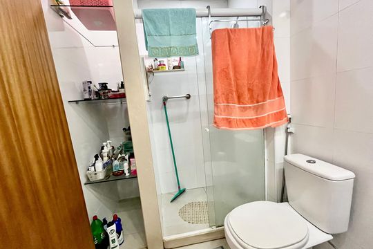 Banheiro de apartamento à venda com 2 quartos, 66m² em Copacabana, Rio de Janeiro