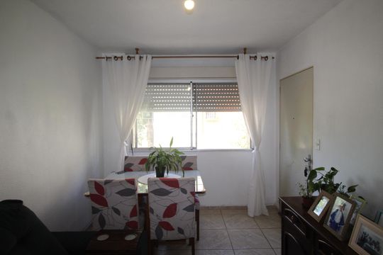 Sala de apartamento para alugar com 1 quarto, 40m² em Jardim Itu, Porto Alegre
