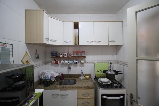 Cozinha de apartamento para alugar com 1 quarto, 40m² em Jardim Itu, Porto Alegre