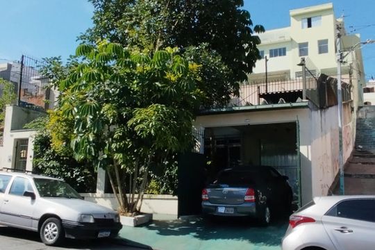 Fachada de casa à venda com 3 quartos, 300m² em Jardim das Flores, São Paulo