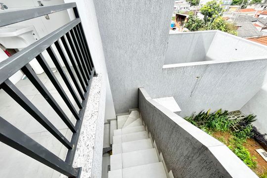 Escada de casa para alugar com 2 quartos, 135m² em Vila Prado, São Paulo