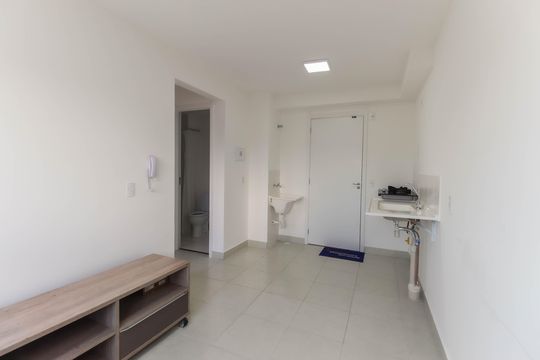 Sala - Cozinha de apartamento para alugar com 2 quartos, 34m² em Vila Carmosina, São Paulo