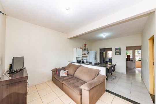 Casa para alugar com 3 quartos, 1000m² em Aparecida, Belo Horizonte
