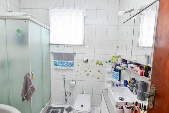 Banheiro de casa à venda com 3 quartos, 100m² em Grajaú, Rio de Janeiro
