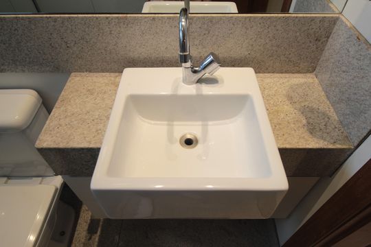Banheiro de kitnet/studio à venda com 1 quarto, 32m² em Santa Rosa, Belo Horizonte