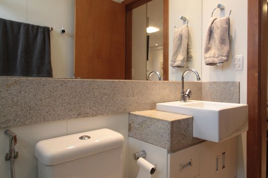 Banheiro de kitnet/studio à venda com 1 quarto, 32m² em Santa Rosa, Belo Horizonte