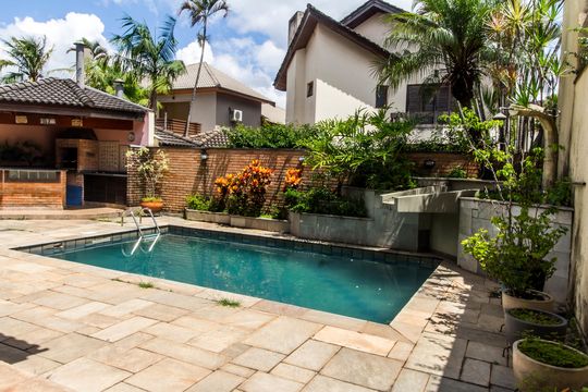 Piscina de casa de condomínio à venda com 4 quartos, 490m² em Residencial Cinco (alphaville), Santana de Parnaíba