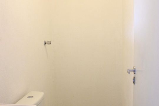 Banheiro do salão de festas de casa à venda com 3 quartos, 245m² em Torres Tibagy, Guarulhos