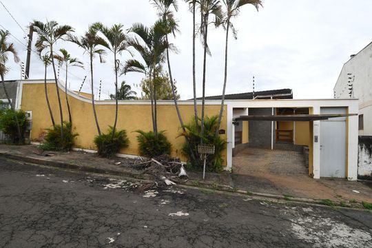 Fachada Fundos de casa à venda com 4 quartos, 350m² em Jardim Bonfim, Campinas