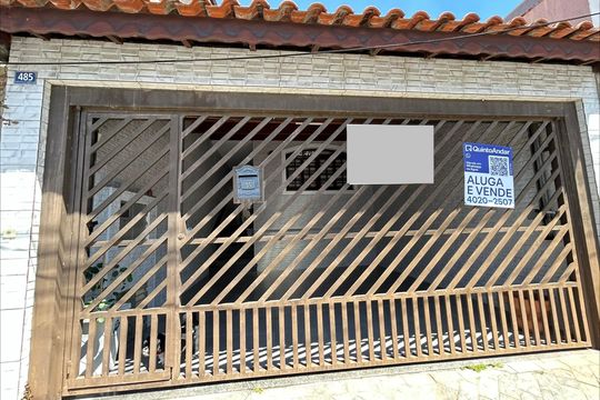 Placa instalada na fachada do imóvel  de casa para alugar com 3 quartos, 200m² em Vila Paulista, Guarulhos