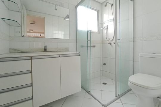 Banheiro de apartamento à venda com 2 quartos, 140m² em Praia de Belas, Porto Alegre