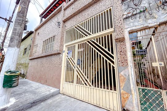 Fachada com Plaquinha de casa à venda com 3 quartos, 180m² em Penha de França, São Paulo