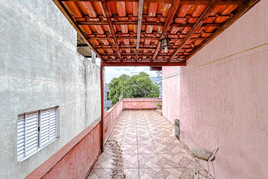 Área externa de casa à venda com 3 quartos, 180m² em Penha de França, São Paulo