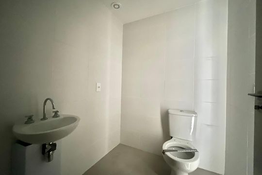 Banheiro de kitnet/studio à venda com 1 quarto, 28m² em Vila Clementino, São Paulo