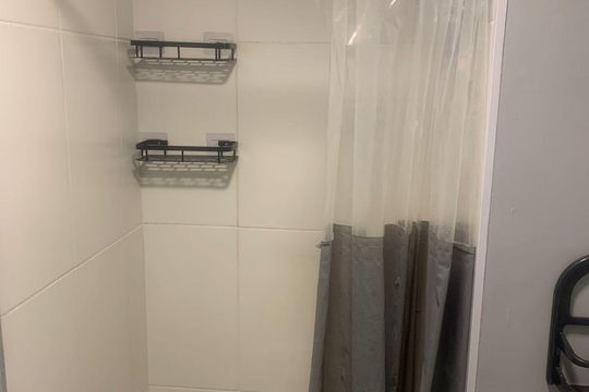 Banheiro de apartamento para alugar com 1 quarto, 27m² em Sé, São Paulo