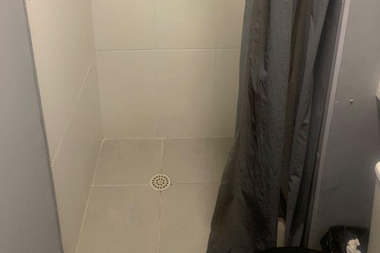 Banheiro de apartamento para alugar com 1 quarto, 27m² em Sé, São Paulo