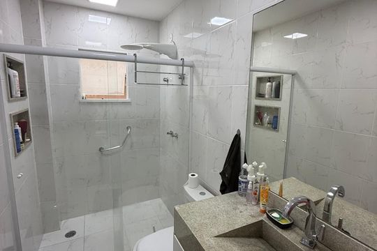 Banheiro de casa de condomínio à venda com 3 quartos, 214m² em Freguesia (Jacarepaguá), Rio de Janeiro