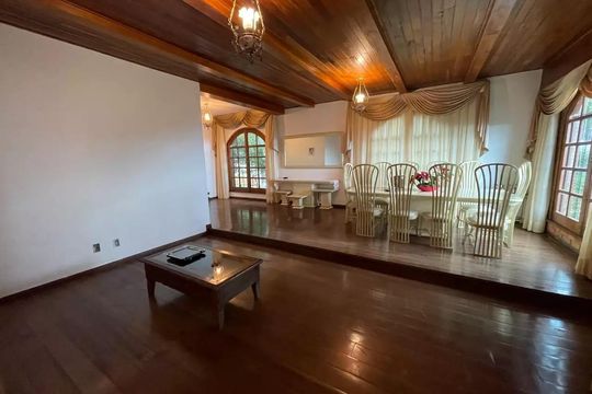 Casa para alugar com 4 quartos, 494m² em Belvedere, Belo Horizonte