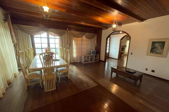 Casa para alugar com 4 quartos, 494m² em Belvedere, Belo Horizonte