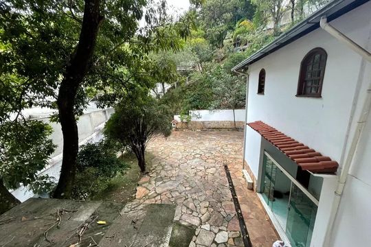 Casa para alugar com 4 quartos, 494m² em Belvedere, Belo Horizonte