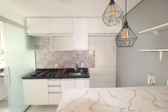Cozinha de apartamento para alugar com 2 quartos, 45m² em Estância Jaraguá, São Paulo
