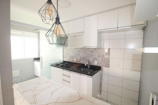 Cozinha de apartamento para alugar com 2 quartos, 45m² em Estância Jaraguá, São Paulo