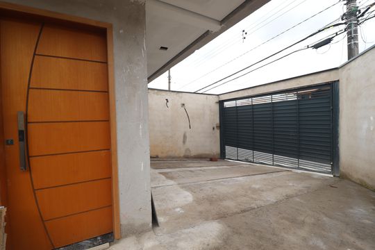 Garagem de casa à venda com 3 quartos, 90m² em Vila Scarpelli, Santo André