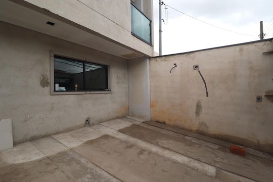 Garagem de casa à venda com 3 quartos, 90m² em Vila Scarpelli, Santo André