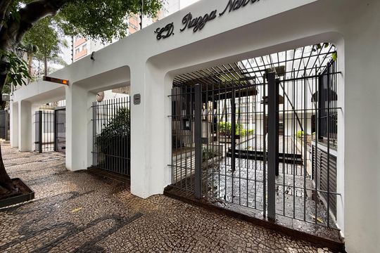 Fachada  de apartamento à venda com 4 quartos, 320m² em Campo Belo, São Paulo