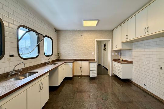 Cozinha  de apartamento à venda com 4 quartos, 320m² em Campo Belo, São Paulo