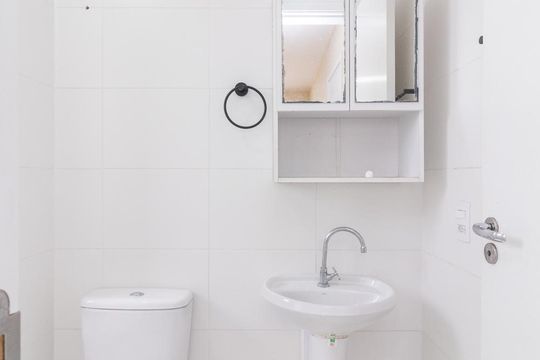 Banheiro de apartamento para alugar com 1 quarto, 33m² em Vila Penteado, São Paulo
