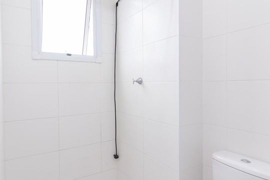 Banheiro de apartamento para alugar com 1 quarto, 33m² em Vila Penteado, São Paulo
