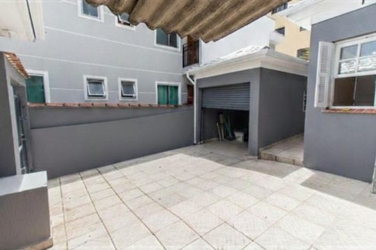 Área externa de casa à venda com 3 quartos, 232m² em Vila Gustavo, São Paulo