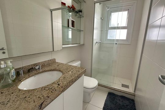 Banheiro de apartamento à venda com 2 quartos, 94m² em Jardim Europa, Porto Alegre