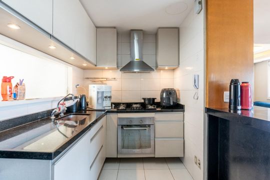 Cozinha de apartamento à venda com 2 quartos, 94m² em Jardim Europa, Porto Alegre