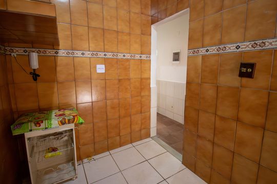 Cozinha de apartamento para alugar com 3 quartos, 80m² em Olaria, Rio de Janeiro