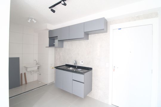 Cozinha de apartamento para alugar com 2 quartos, 34m² em Jardim Sabara, São Paulo