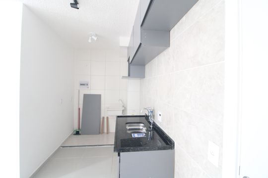 Cozinha de apartamento para alugar com 2 quartos, 34m² em Jardim Sabara, São Paulo