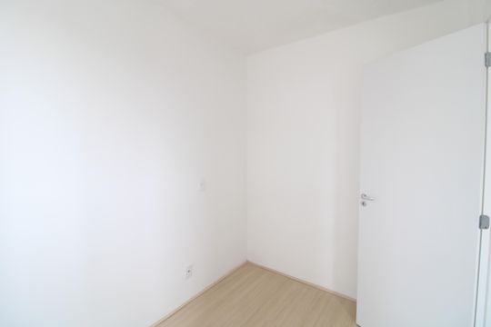 Quarto 2 de apartamento para alugar com 2 quartos, 34m² em Jardim Sabara, São Paulo