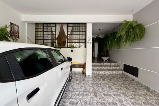 Garagem  de casa à venda com 3 quartos, 160m² em Campo Belo, São Paulo