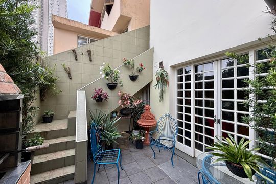 Quintal de casa à venda com 3 quartos, 160m² em Campo Belo, São Paulo