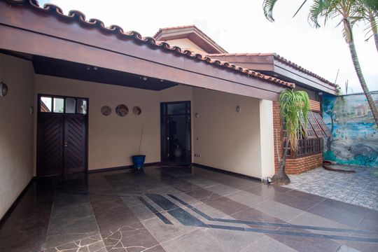 Garagem de casa para alugar com 3 quartos, 334m² em Vila Santana, Sorocaba