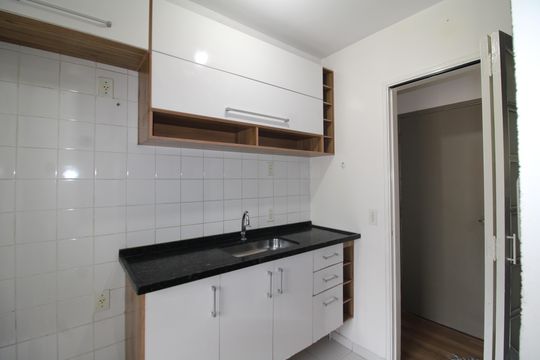 Cozinha de apartamento à venda com 2 quartos, 52m² em Vila Roque, São Paulo