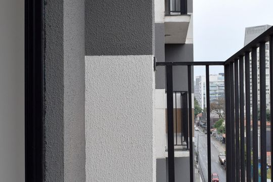 Varanda de kitnet/studio para alugar com 1 quarto, 26m² em Pinheiros, São Paulo