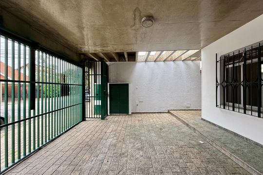 Garagem de casa à venda com 3 quartos, 222m² em Campo Belo, São Paulo